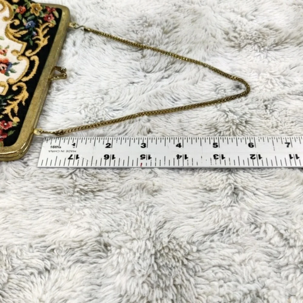 Vintage Tapestry Beautiful Floral / Black Purse & Gold Clasps - Picture 12 of 15